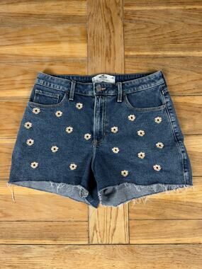 Hollister Curvy High Rise Mom Shorts W30 11 Floral Daisy Embroidered Denim